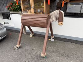 Holzpferd mit Rollen (Voltigierpferd)