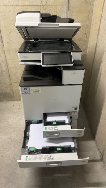 Imprimantes: Ricoh MP C3004 Multifunktionsdrucker – D'occasion à Rotkreuz par Reinfisch
