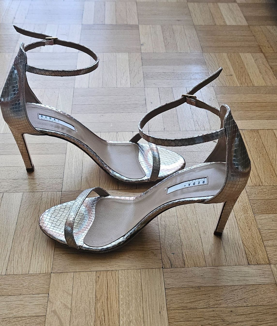Damenschuhe: Sandales à talons dorées effet serpent été 39 – Gebraucht aus Châtelaine von giu_2bdg 3