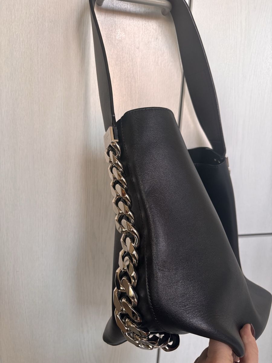 Givenchy Borse da donna: Givenchy Calfskin Infinity Bucket Bag Black – Nuovo (secondo la descrizione) da Oberrohrdorf venduto da api_s6d2 1