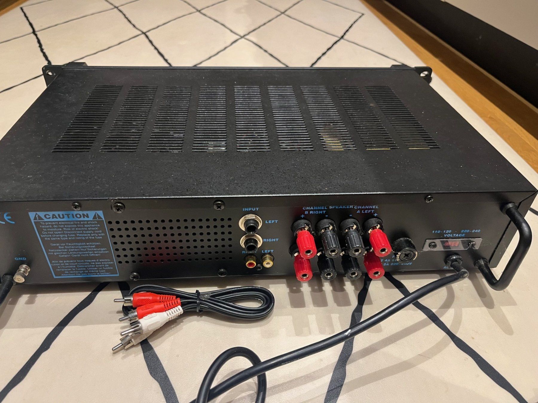 Amplificatori: Omnitronic Power Amplifier PA 240 – Usato da zürich venduto da swisshemingway 1