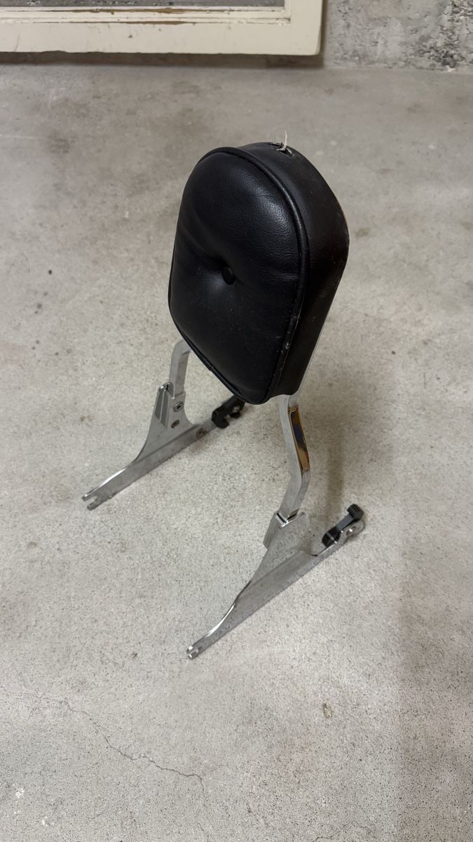 Harley-Davidson Toutes les pièces détachées moto: Harley Softail Original Sissybar Quick Detach OEM – D'occasion à Steinhausen par highlifeparanoid