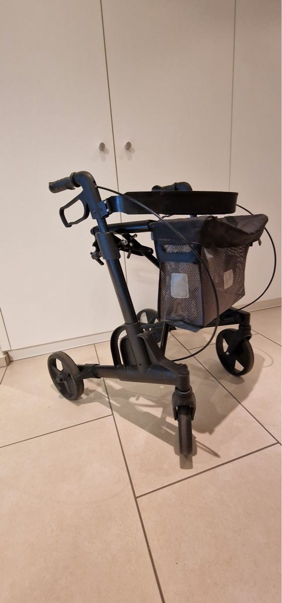 Gehhilfen: Rollator mit Bremse und Tasche – Neu (gemäss Beschreibung) aus Hinwil von dire07 1