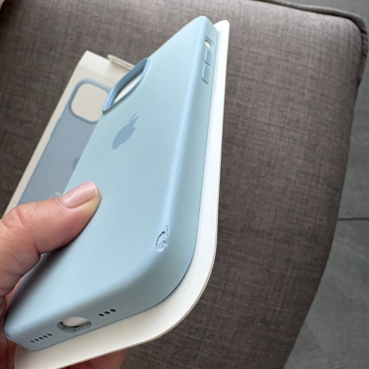 Apple Cover & Protezioni schermo: iPhone 14 silicone case – Usato da Pully venduto da Sell_it_all 1