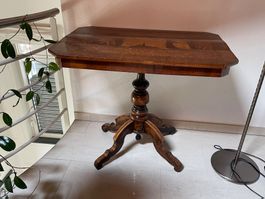 Tavolino antico intarsiato