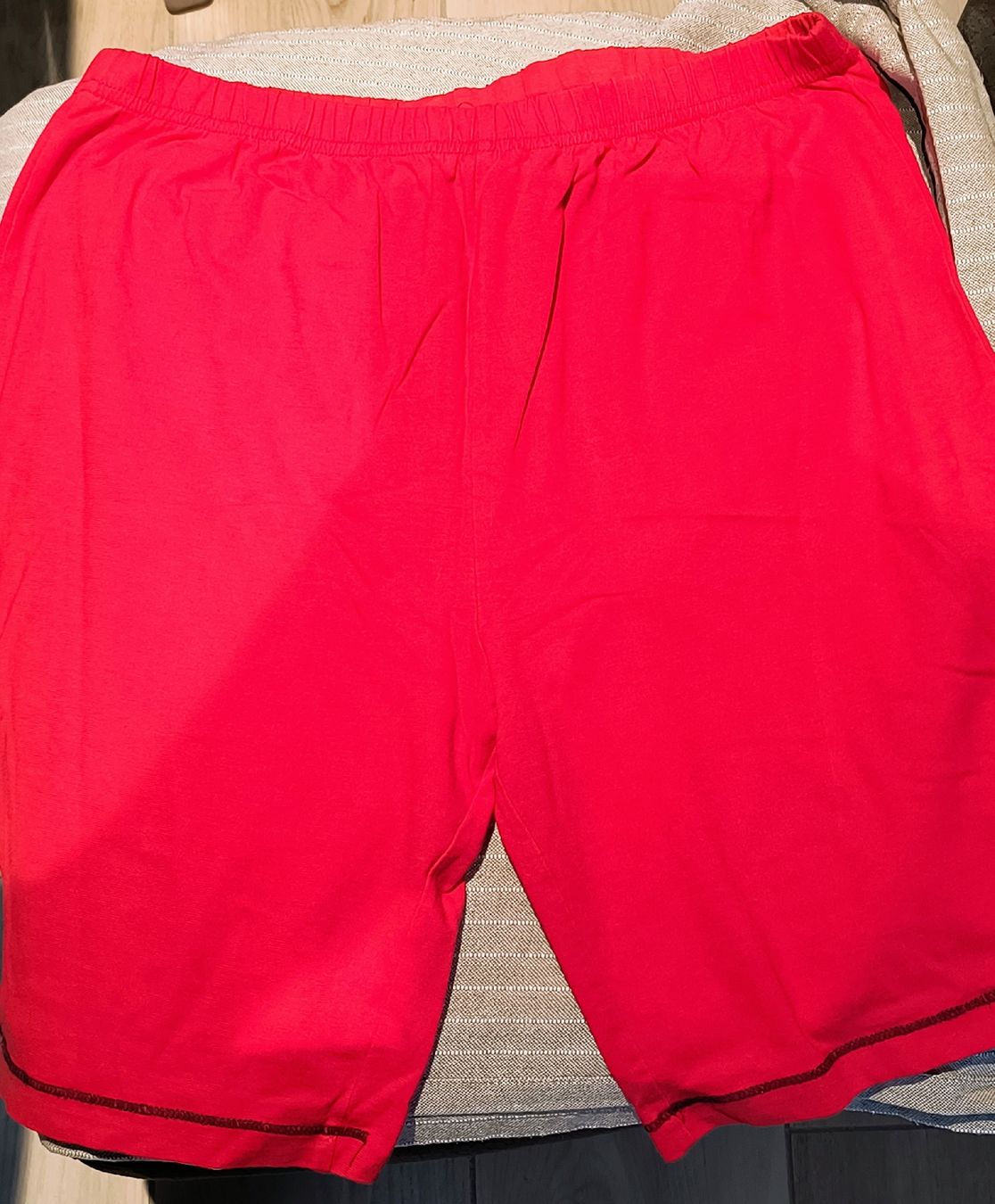 Pantaloni: Rote Shorts / kurze Hose Gr. 152/158 – Usato da Oberweningen venduto da Bumblebee2