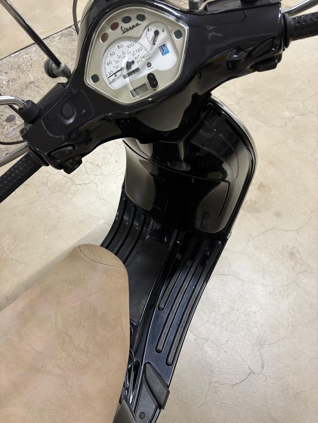 Vespa Scooter: Vespa LX 125_Schwarz – Usato da Zürich venduto da na_monn26 3