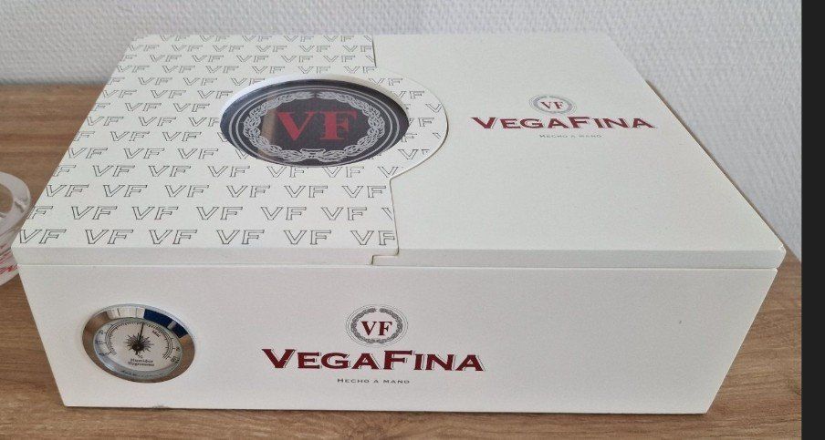 Humidor per sigari: Humidor Vega Fina – Usato da Fregiecourt venduto da Thorvaldson
