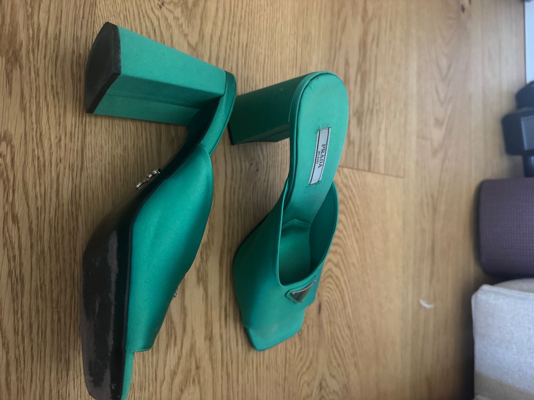 Prada Damenschuhe: Prada Schuhe – Gebraucht aus Reinach AG von MineD 2