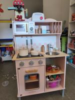 Spielküche New Classic Toys Holz rosa mit viel Zubehör
