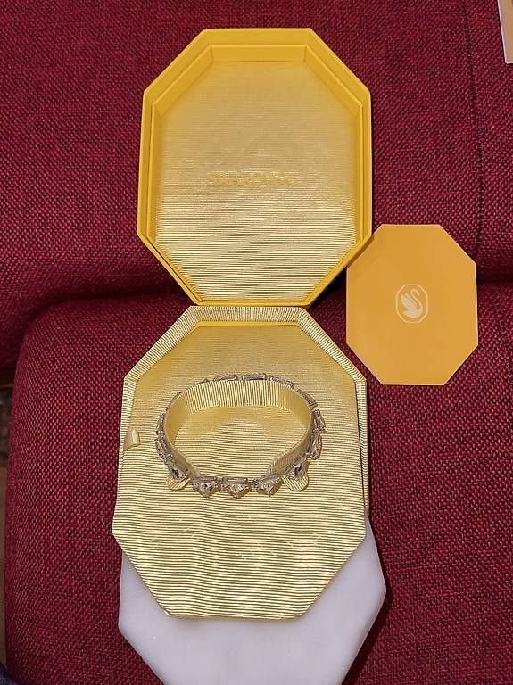 Armbänder & -reifen: À vendre Bracelet Swarovski  – Gebraucht aus Vernayaz von Nikita1971