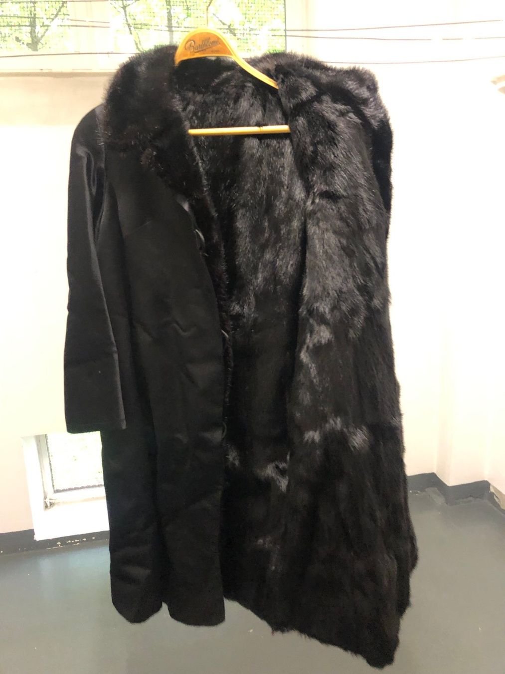 Cappotti: Manteau pelisse noir – Usato da Genève venduto da ktr_nf66 1