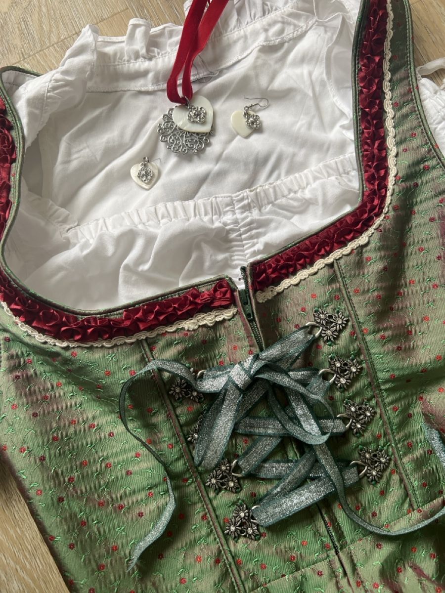 Kleider: Dirndl-Kleid mit Bluse und Jäckchen Grösse S – Gebraucht aus Buchrain von Ricardo_User18 5
