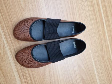 Jolies petites ballerines Camper "right nina" presque neuves