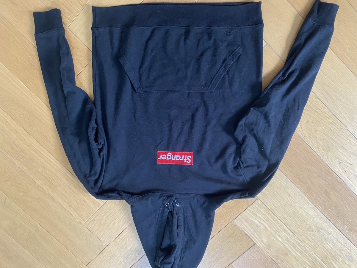 Maglioni & Felpe: Pull à capuche noir "Stranger", taille M – Usato da Vésenaz venduto da gau_v6pf