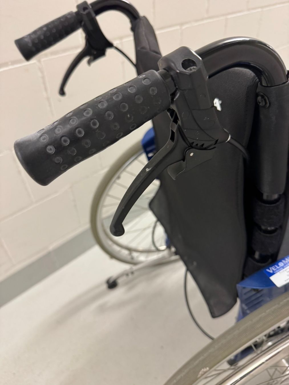 Rollstühle: Rollstuhl Blau / schwarz – Gebraucht aus Thun von mad_c5mr 5