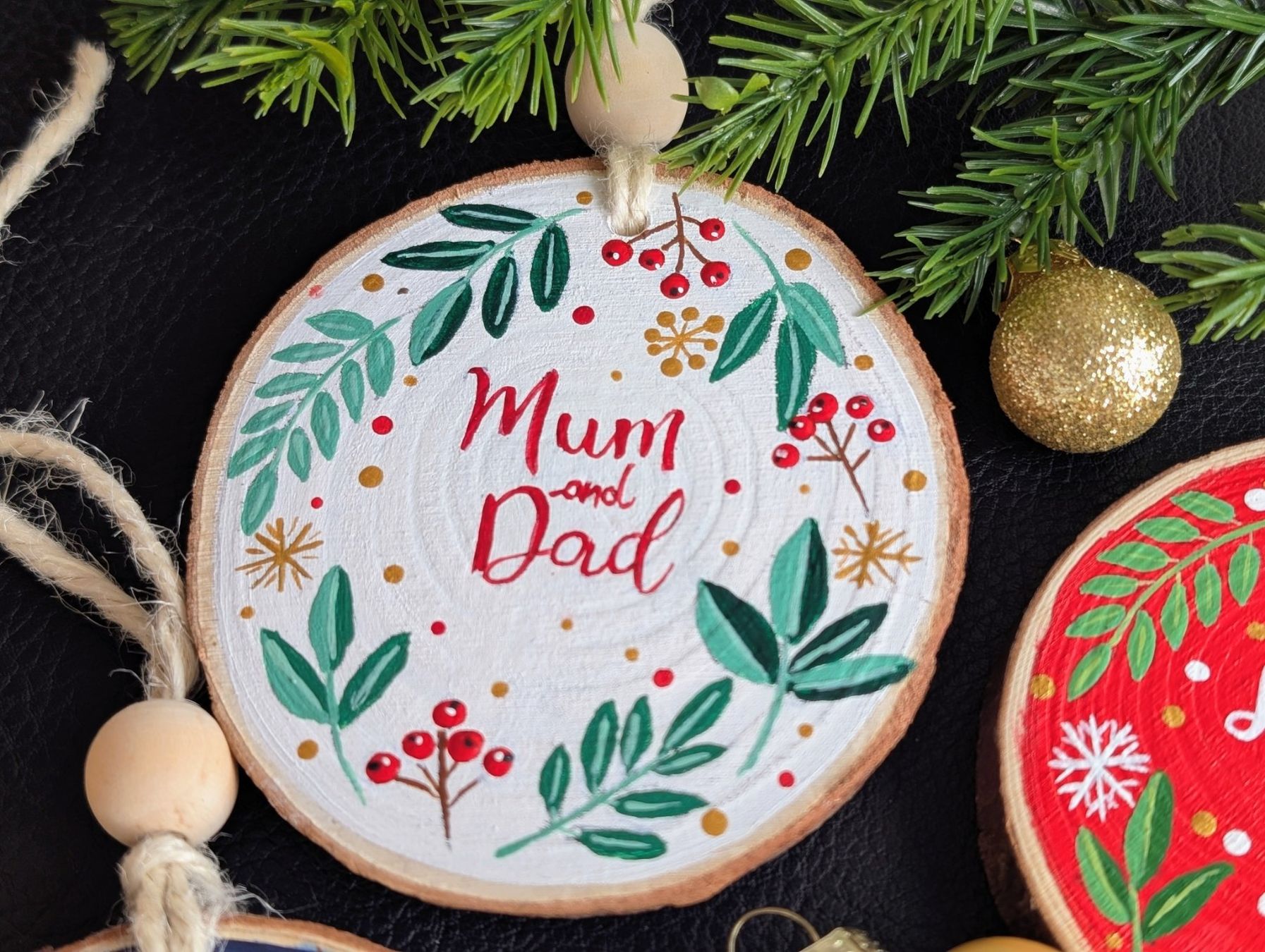 Alle Dekorationen: Handmade Wood Slice Christmas Ornaments – Neu und originalverpackt aus Winterthur von LaVieColor 4