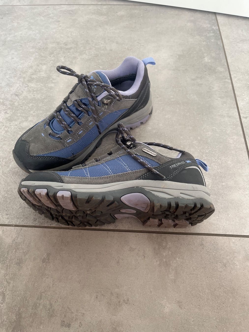 Chaussures femmes: Tresspass, Wanderschuhe, grau, blau, Gr. 37, w. Neu – D'occasion à Mollis par Miss_Dresses 2