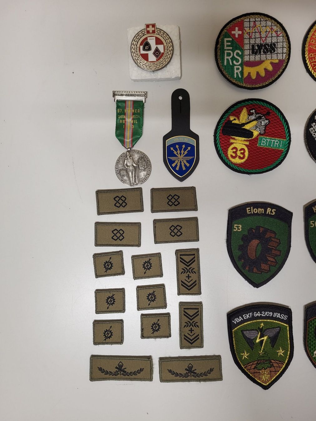 Schweizer Armee Plaketten & Abzeichen: Schweizer Armee Badge / Abzeichen Set – Gebraucht aus Brügg BE von POU-BELLE 4