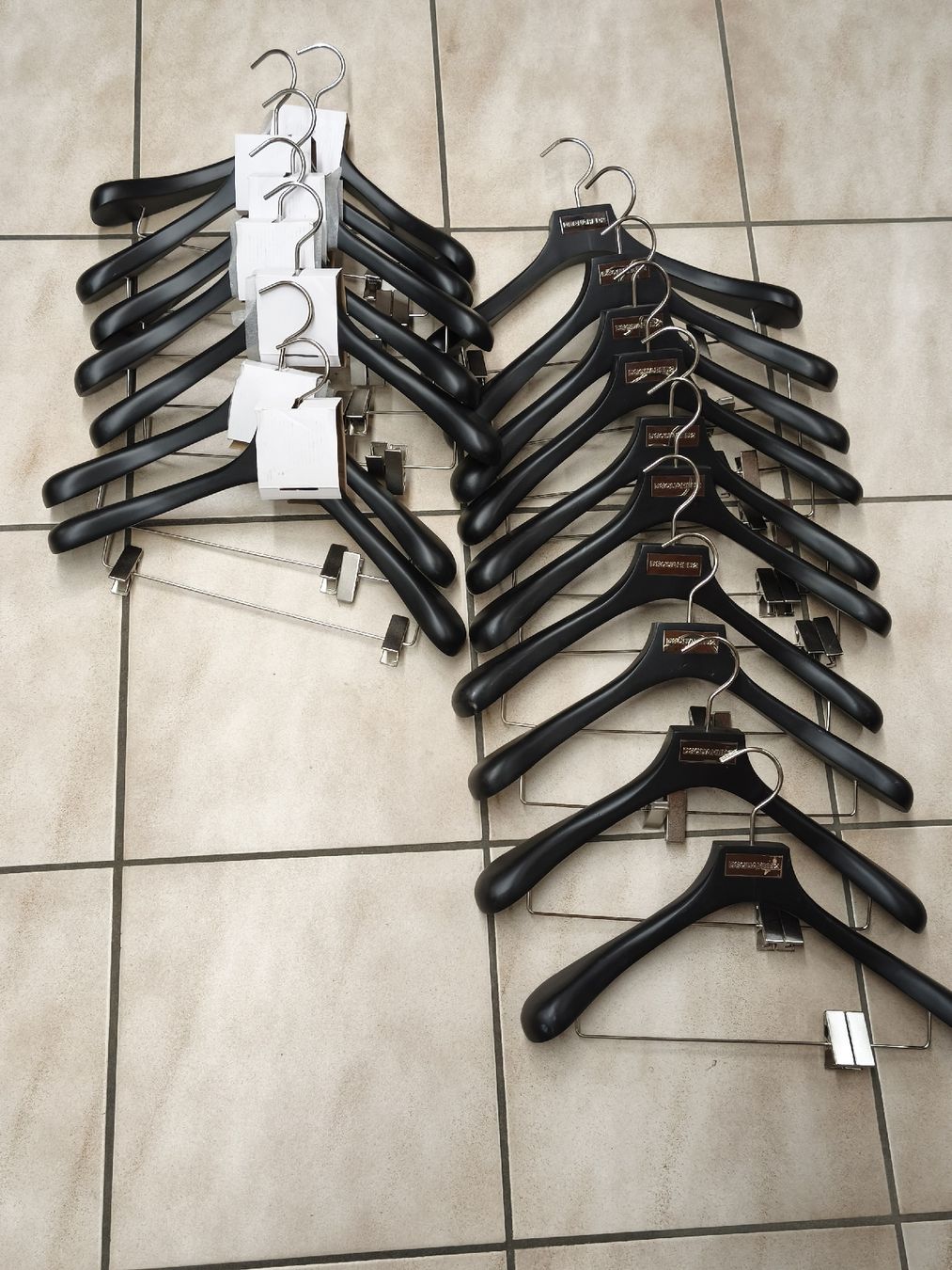 Kleiderbügel: 17x Dsquared2 Kleiderbügel, schwarz, – Gebraucht aus Emmetten von SecondhandSiska