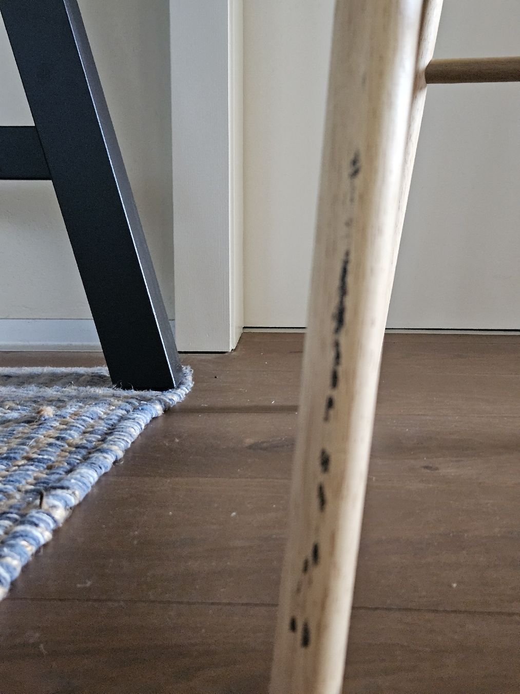 Set di tavolo e panche: Table de bar et ses deux chaises – Usato da Lengnau BE venduto da chouby01 7
