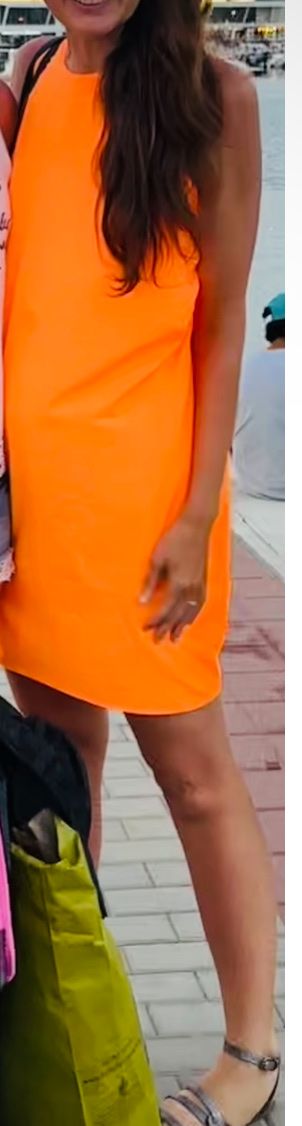 Cos Robes: Cos Neon Kleid Orange – D'occasion à Liestal par ell_6xc7