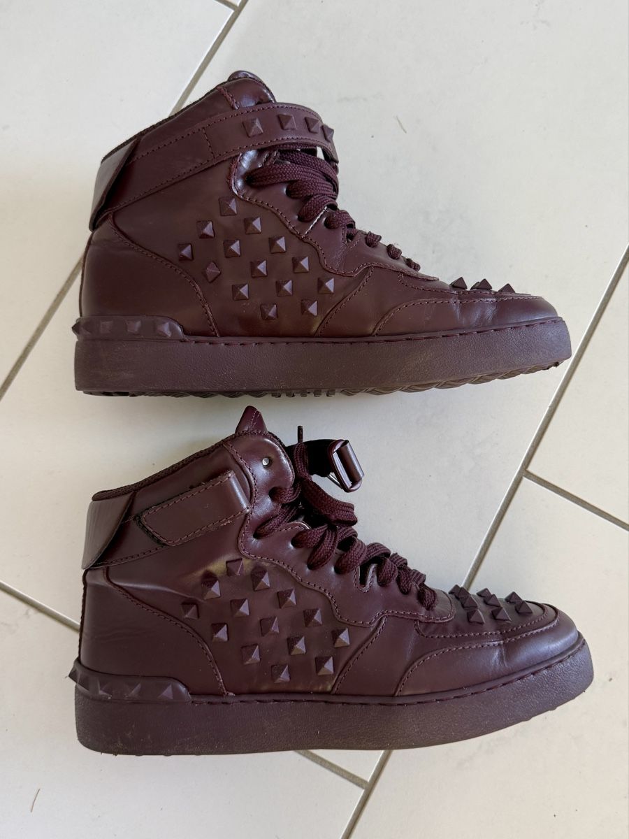 Valentino Damenschuhe: Valentino Rockstud Sneakerd Gr. 38 bordeauxrot 2022 – Gebraucht aus Küsnacht ZH von divarocci 1