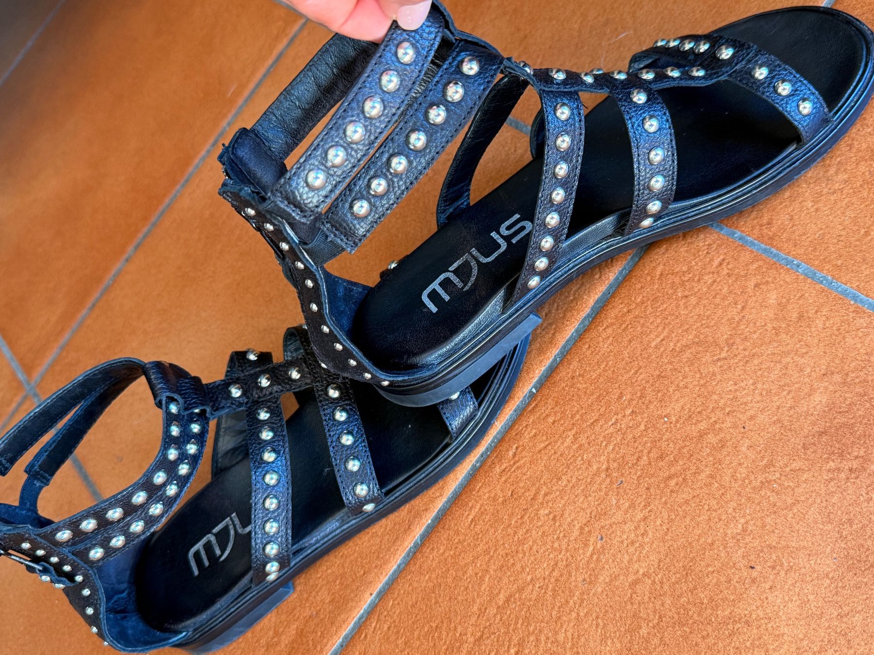 Mjus Damenschuhe: Bellissimi sandali borchiate – Gebraucht aus Bellinzona von bul_mvy5 1