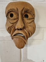 Holzmaske sehr Alt mit Signatur. Tragemaske