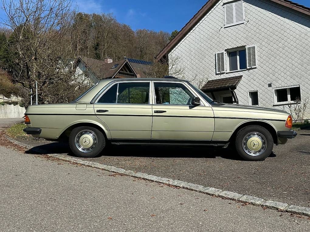 Autos: Mercedes-Benz W123 230 E – Gebraucht aus Langenthal von Goergens10 1