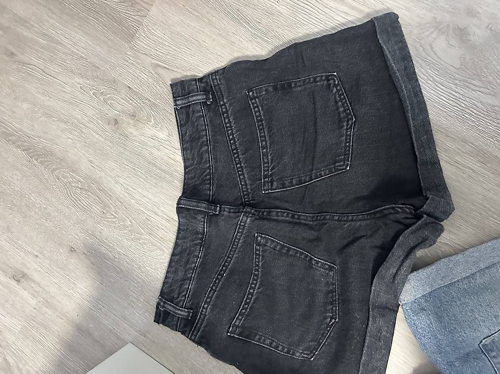 Pantaloni: Damen Shorts 2x – Usato da Lenzburg venduto da mir_rnb9 4