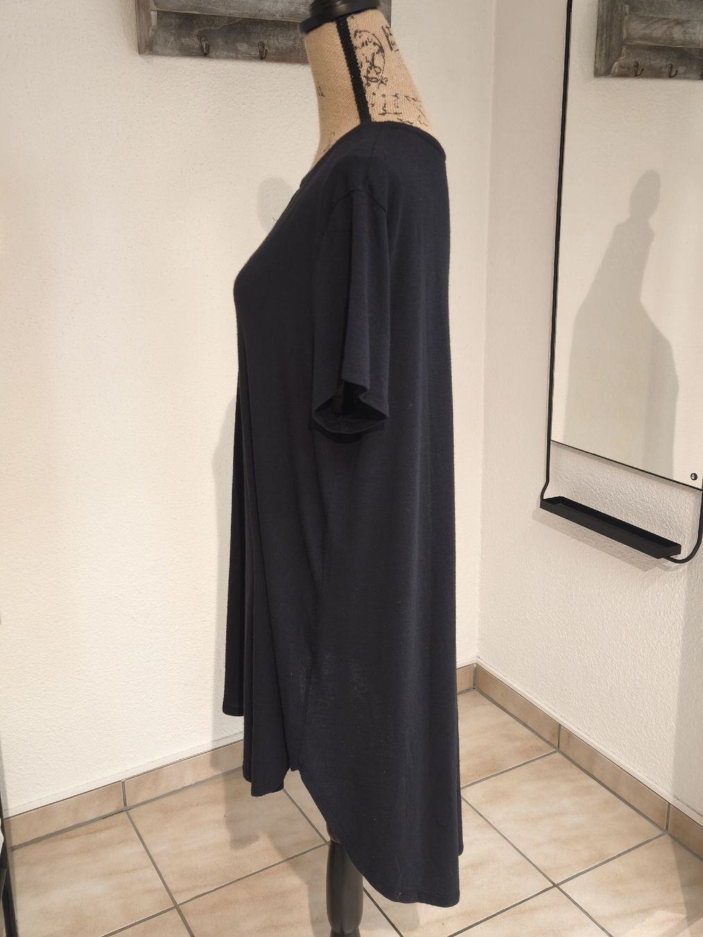 Kleider: Schwarzes Kleid in Grösse XL – Gebraucht aus Emmetten von SecondhandSiska 1