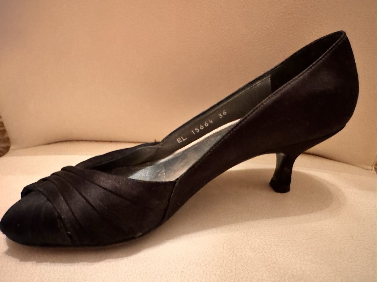 Stuart Weitzman Damenschuhe: Stuart Weitzman Black Kitten Heels - Size 36 - Elegant! – Gebraucht aus Zürich von 613_g8jy 3