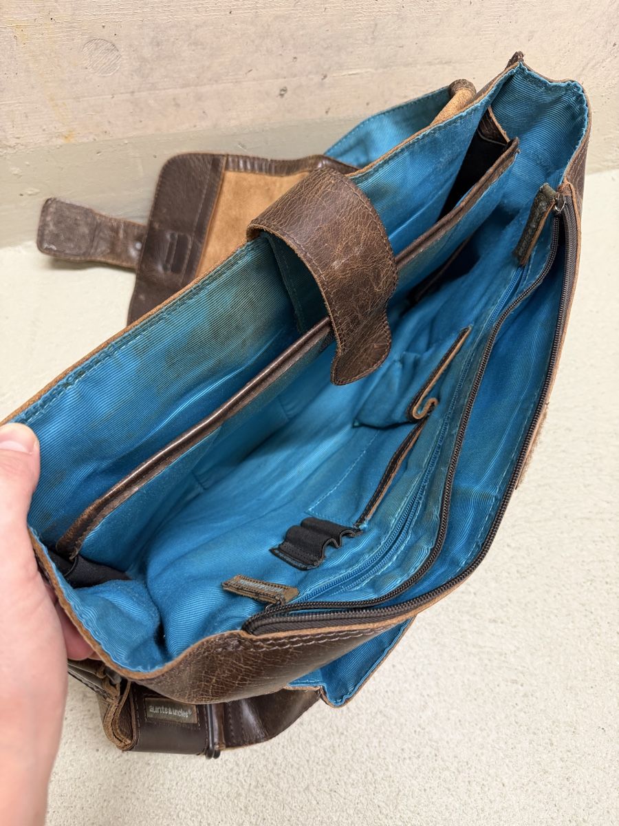 Aunts & Uncles Taschen: Leder Laptoptasche – Gebraucht aus Zürich von jon_8nhk 1