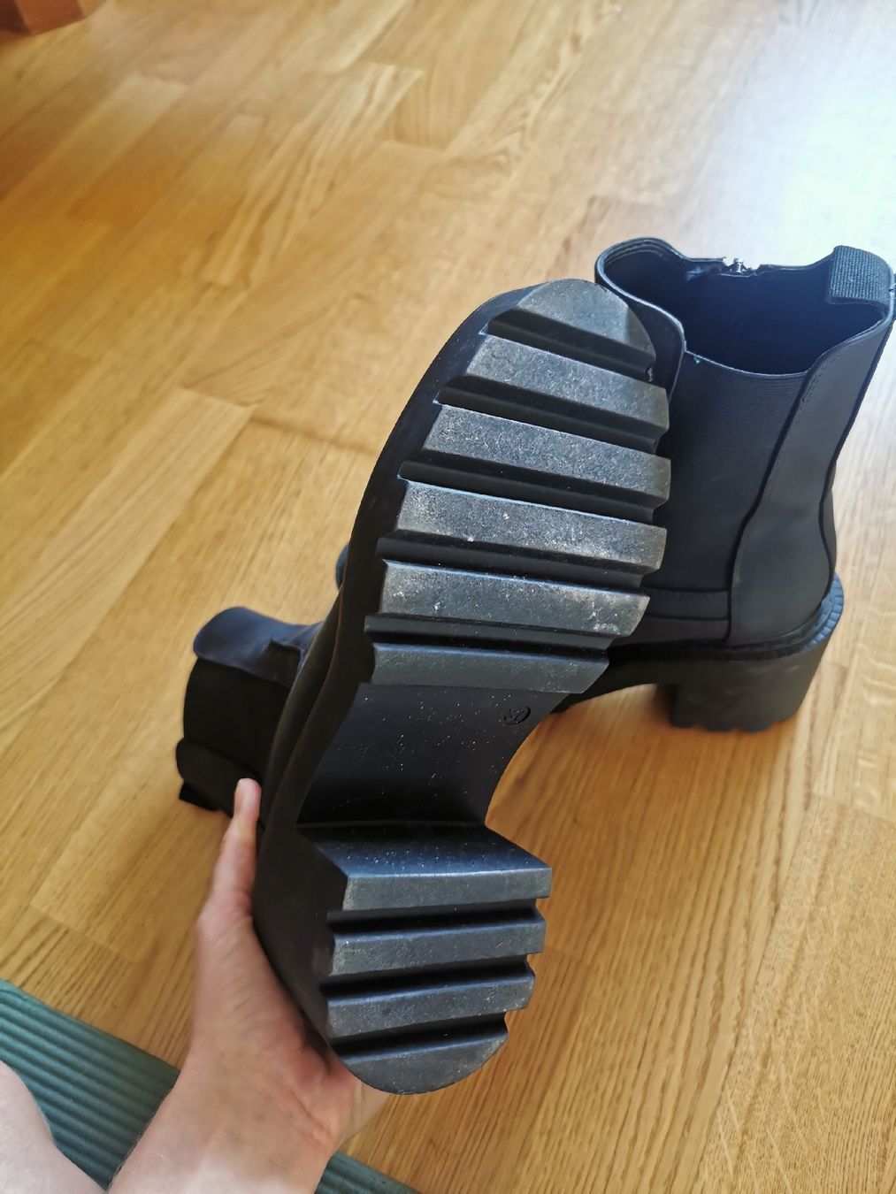 Scarpe da donna: Stiefel gr. 37 – Usato da Sempach venduto da .1SecondBrands. 1