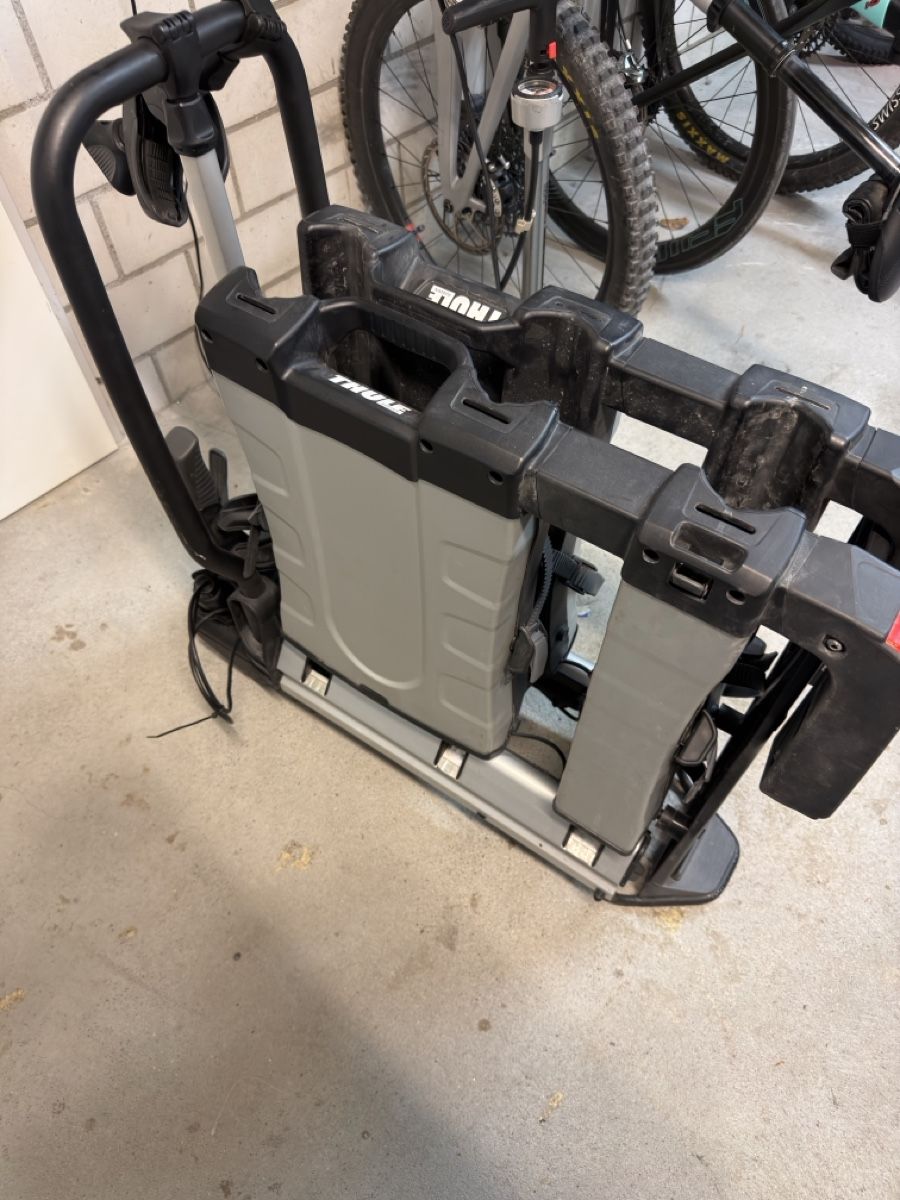 Thule Anhänger: Fahrradträger Thule Easy Fold XT3 - defekt – Defekt aus Malans GR von SadroM1992