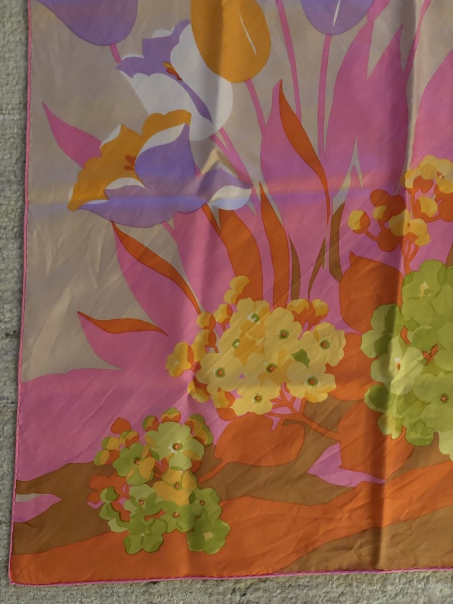 Dior Foulards, Tücher & Schals: Christian Dior Seidentuch, Vintage Blumenmuster – Gebraucht aus Zürich von wei_8n2l 1