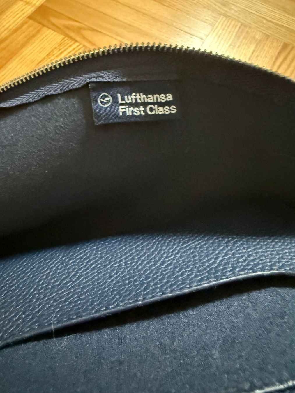 Lufthansa Borse da donna: Lufthansa First Class Amenity Kit Ladies – Nuovo e nell'imballaggio originale da bioggio venduto da lenny023 2