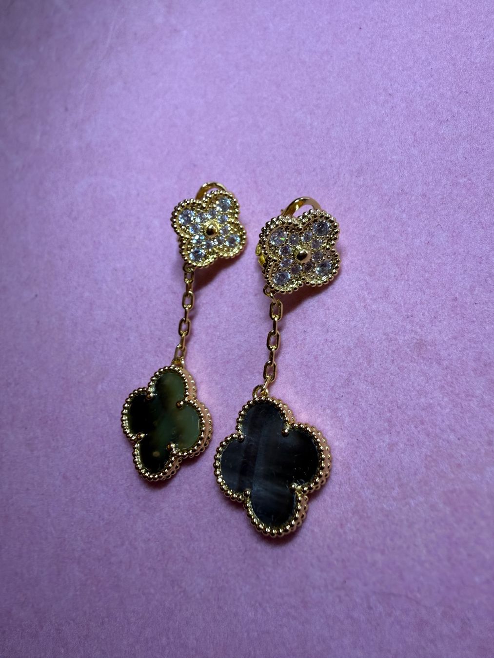 Ohrringe & -stecker: Boucles d'oreilles trèfle, plaqué or – Neu und originalverpackt aus St-Maurice von Sandrinette123 4