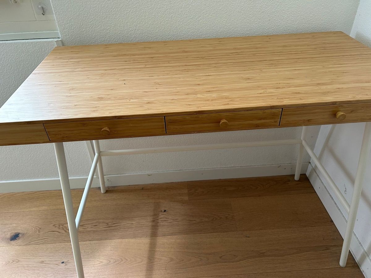 Scrivanie: Schreibtisch IKEA Lillåsen – Usato da St. Niklausen LU venduto da sterala 2