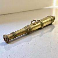 Ancien canon lisse en laiton coulé et tourné et doré