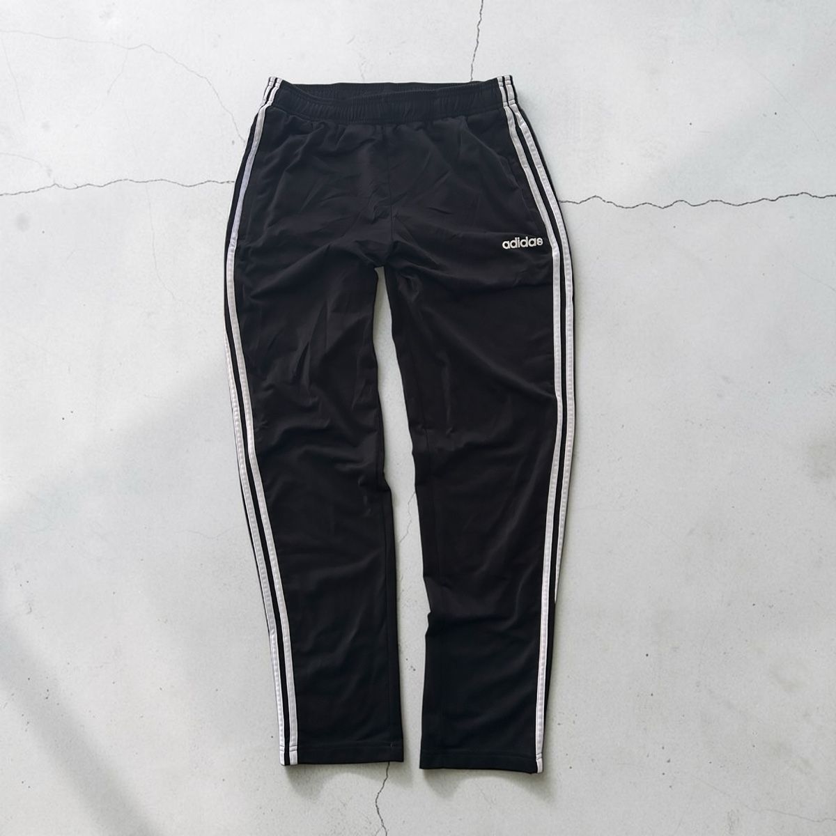 Adidas Pantaloni: Adidas Trainerhose Schwarz Grösse L – Usato da Bülach venduto da lguedeskr