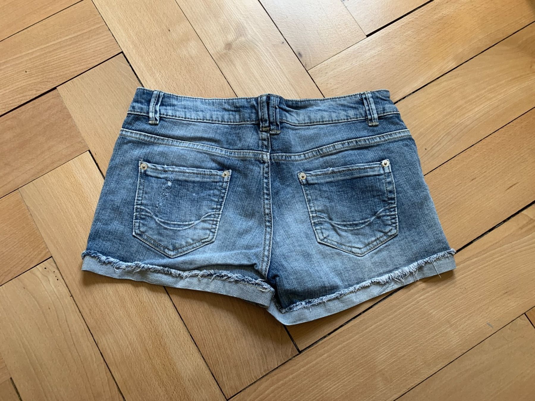 Jeans: PULL & BEAR - Jeansshorts Hotpants blau 38 – Usato da Zürich venduto da Diazaio 1