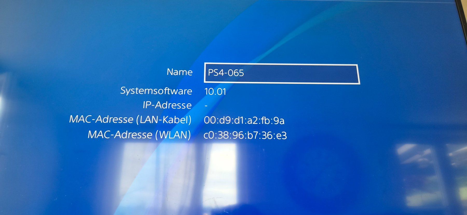 Sony Consoles: PlayStation 4 mit 2 Controllern & 4 Spielen  – D'occasion à Ottikon par toebsen 3