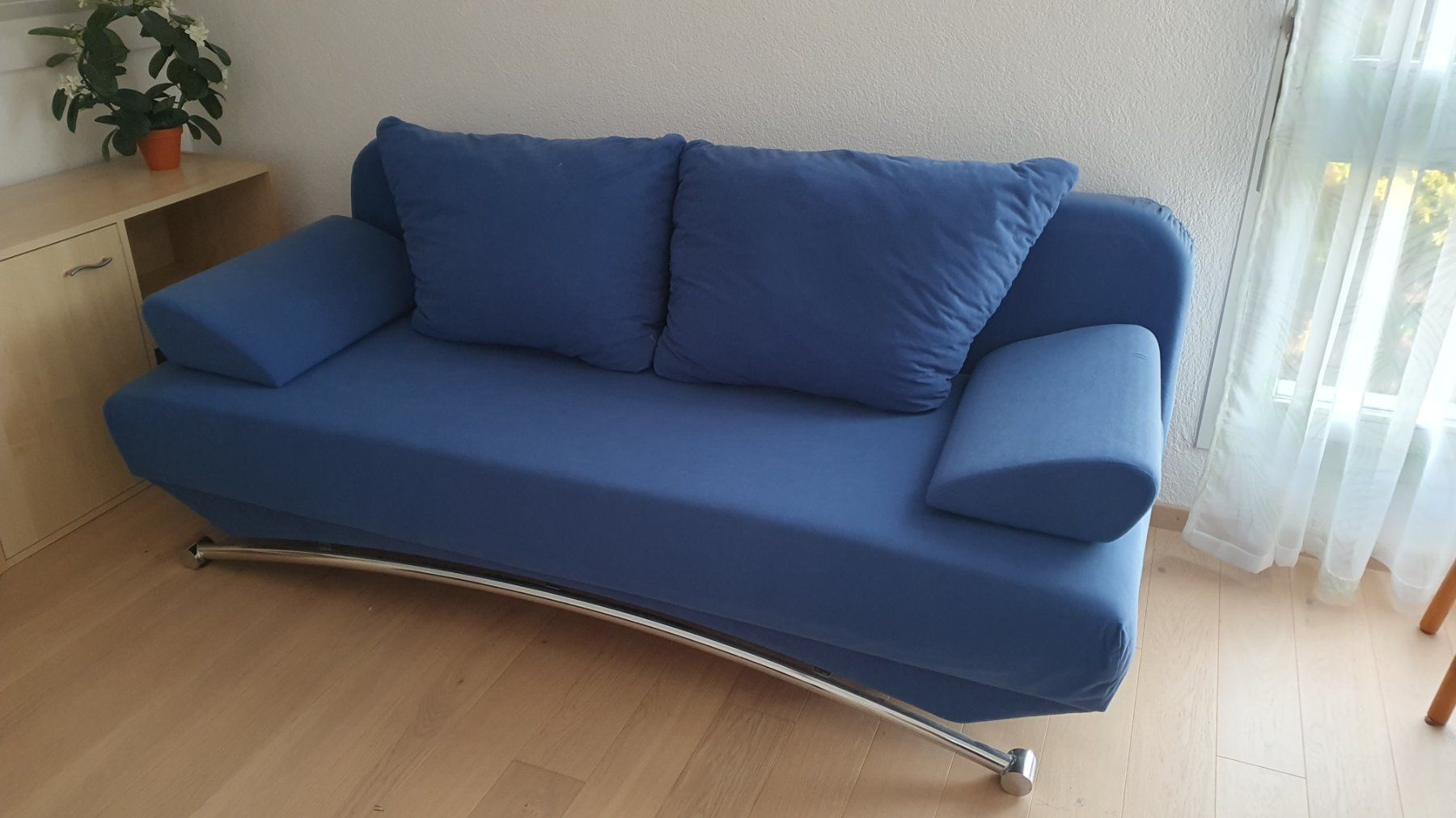 Livique Sofas: Schlafsofa mit Bettfunktion – Gebraucht aus Volketswil von Dokinka