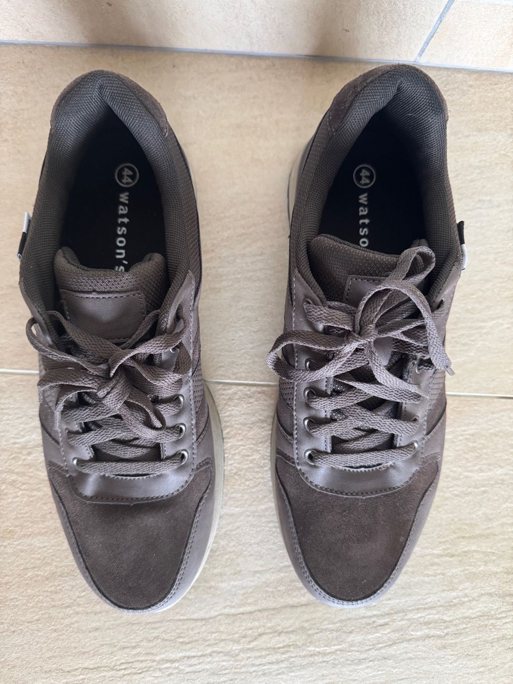 Chaussures hommes: Sneakers waterproof Watson’s, p.44 – Neuf (Voir description) à St-Gingolph par GoldenKeys 2