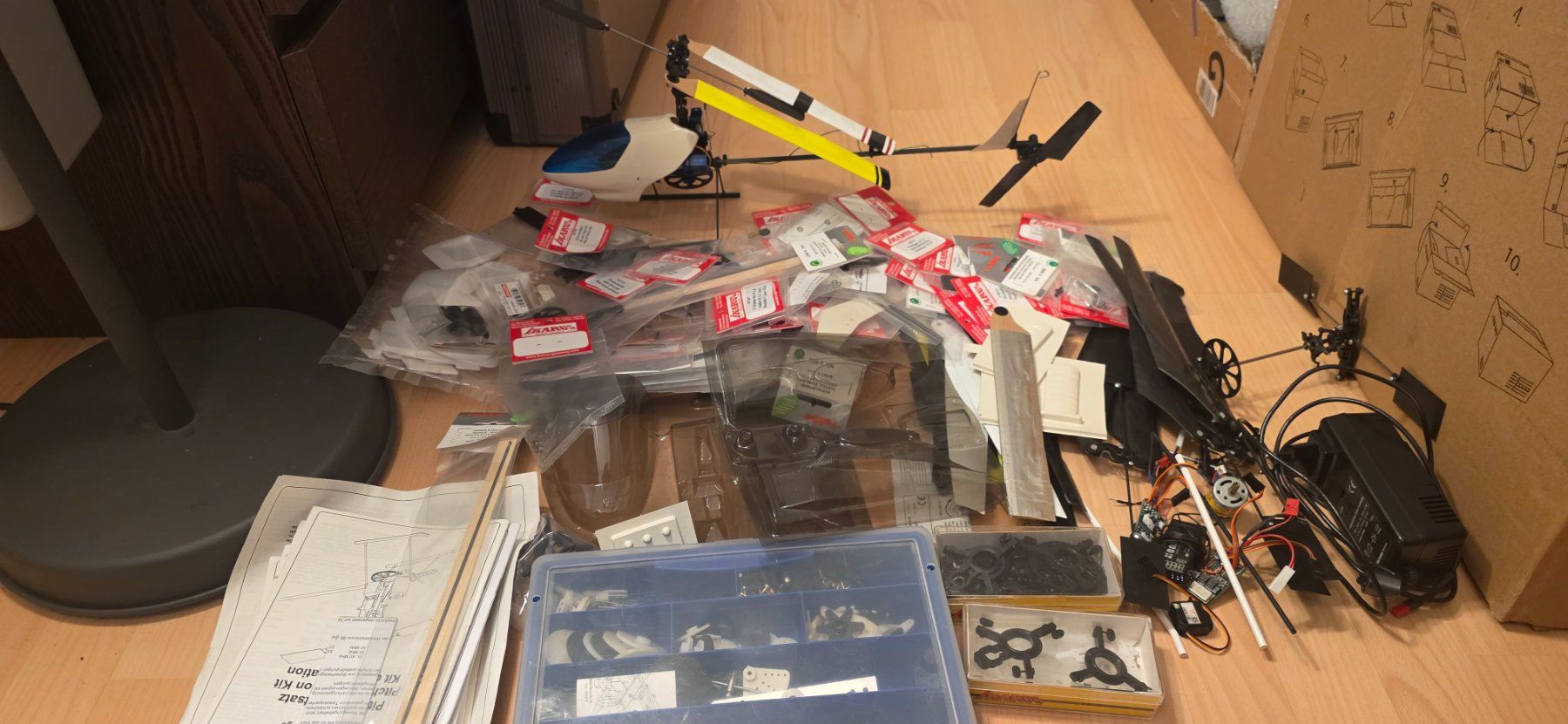 Modellismo RC: RC helikopter ersazteile sammlung – Usato da Hochfelden venduto da Danizh0