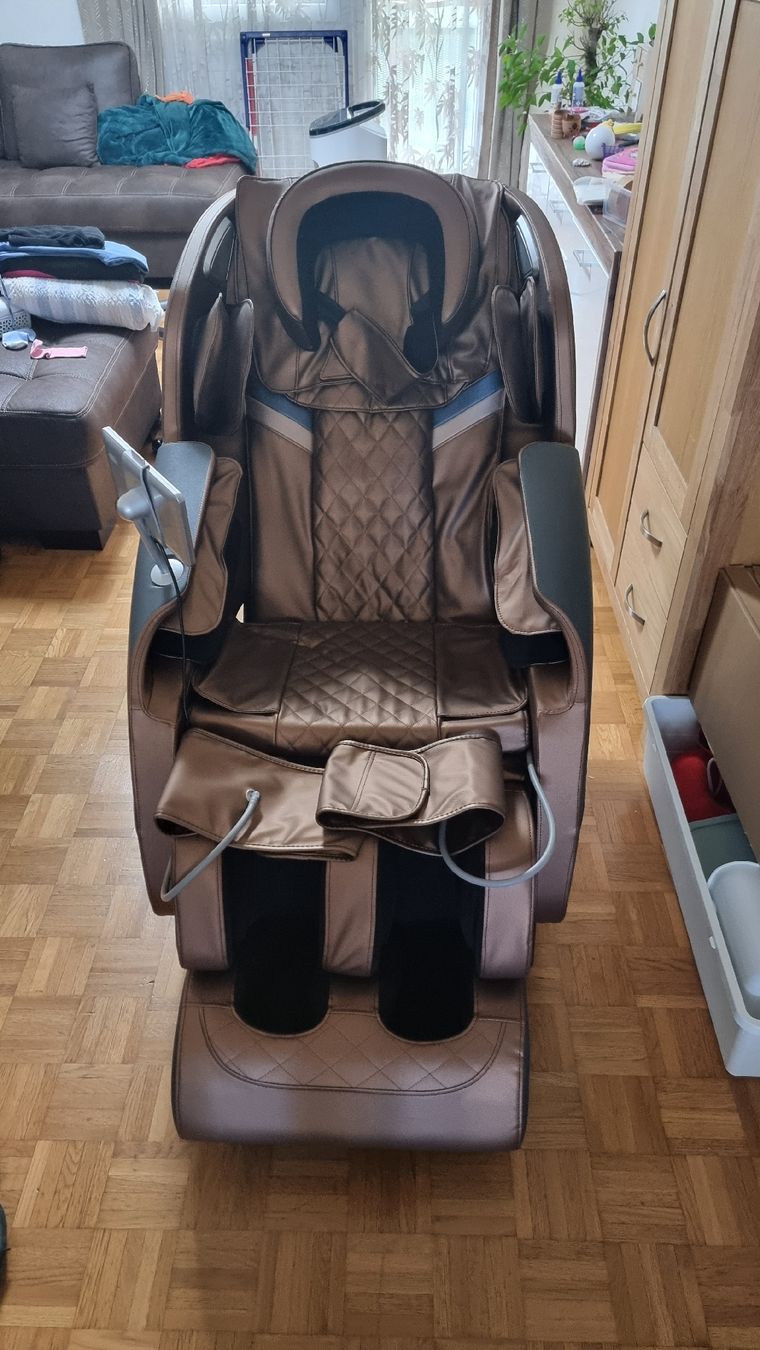 Massagegeräte: Massagesessel REVIO braun/schwarz – Gebraucht aus Effretikon von mstrihi