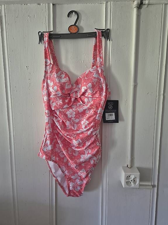 Costumi da bagno & Bikini: Maillot de bain Decathlon t. 40 – Usato da Maracon venduto da AnaelleChev