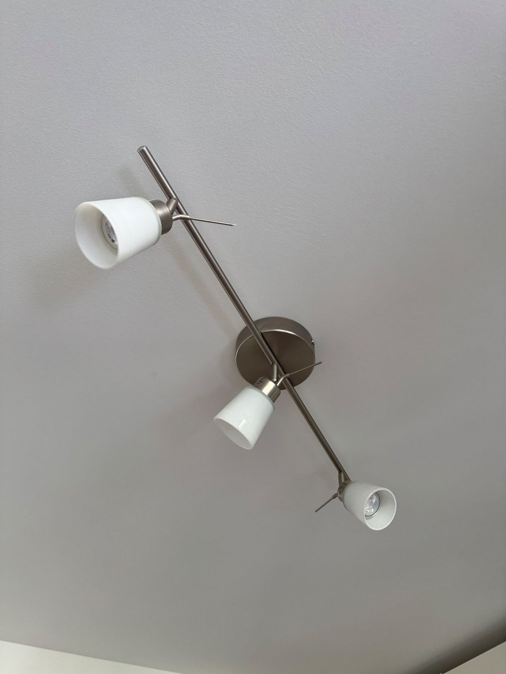 Ikea Lustres & lampes de plafonds: Deckenschiene mit 3 Spots, IKEA – D'occasion à Zürich par Saskia125 4